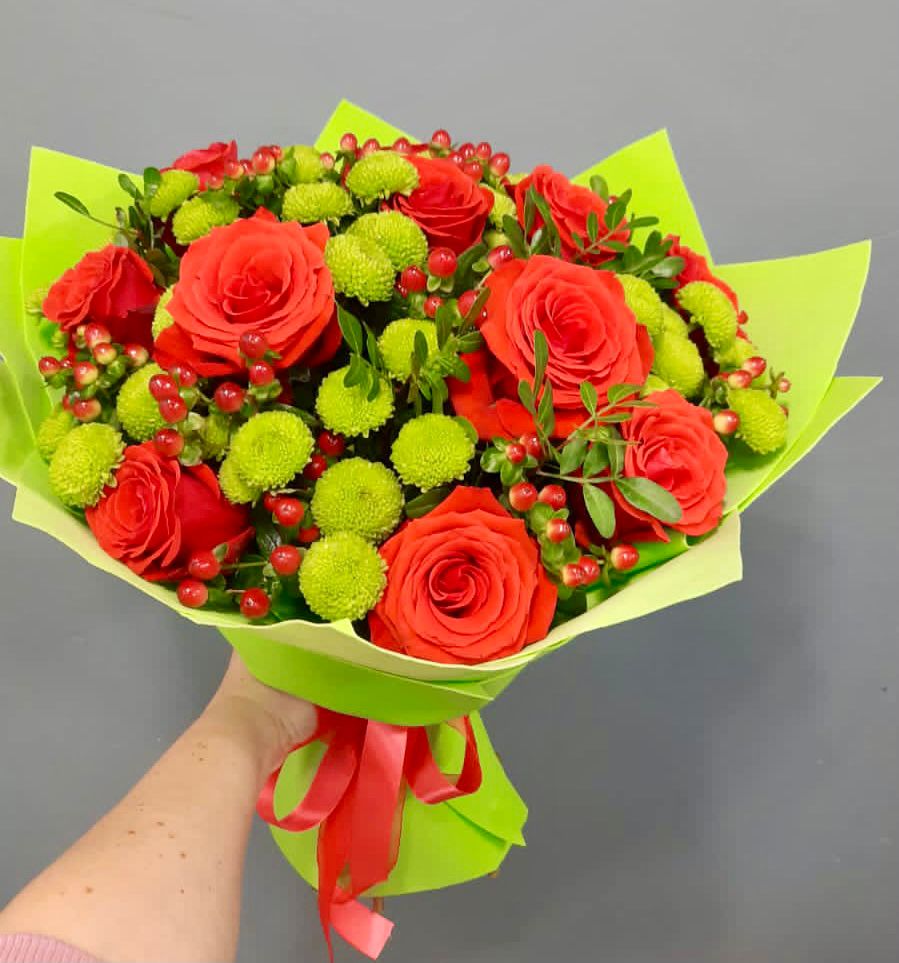 Букет цветов из: Хризантемы и Розы в Енисейске