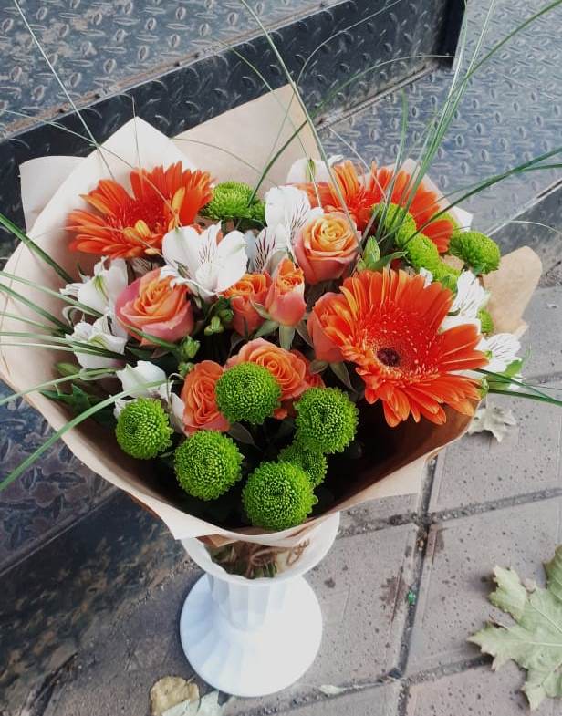Букет цветов из: Герберы, Хризантемы, Альстромерии и Розы в Енисейске