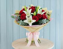 Букет цветов из:  Лилии и Розы в Енисейске
