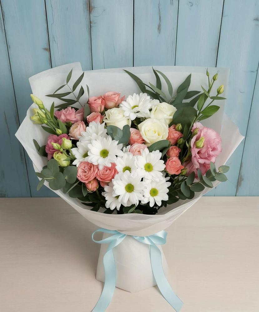 Букет цветов из: Розы, Лизиантусы и Хризантемы в Енисейске