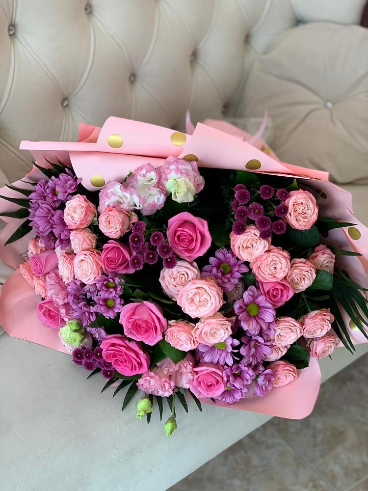 Букет цветов из: Хризантемы, Розы и Лизиантусы в Енисейске