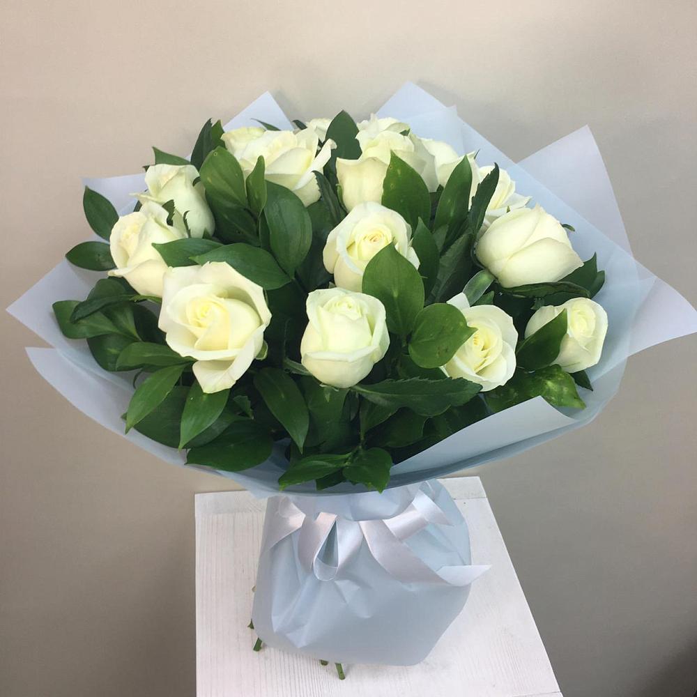 Букет 15 Белых роз Проуд в Енисейске