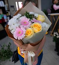 Букет цветов из:  Герберы, Розы и Хризантемы в Енисейске