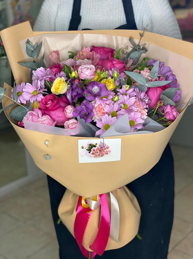 Букет цветов из: Хризантемы, Гвоздики и Альстромерии в Енисейске