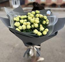 Букет Белые кустовые розы Солинеро в Енисейске