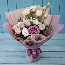 Букет цветов из:  Розы и Лизиантусы в Енисейске