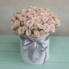 Цветочная композиция из Розы в шляпной коробке в Енисейске