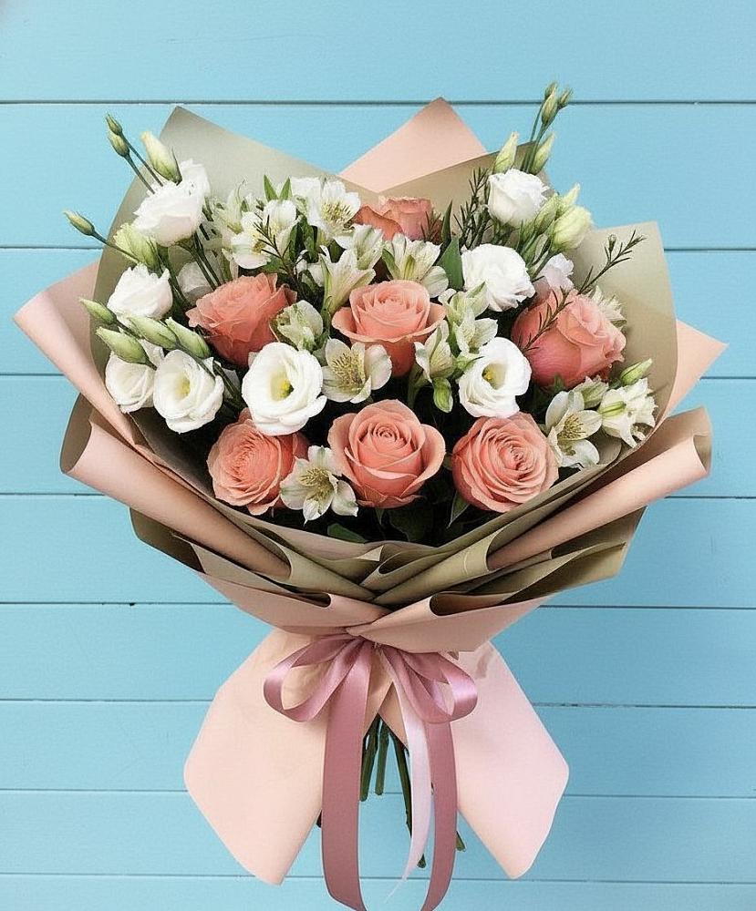 Букет цветов из: Розы, Альстромерии и Лизиантусы в Енисейске