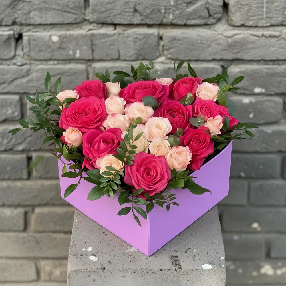 Цветочная композиция из Розы в коробке в Енисейске