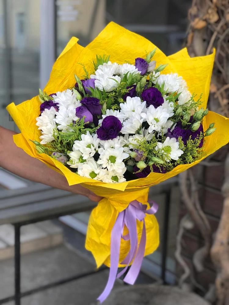 Букет цветов из: Ирисы, Хризантемы и Ромашки в Енисейске