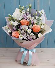 Букет цветов из:  Лизиантусы, Розы, Альстромерии и Гипсофила в Енисейске