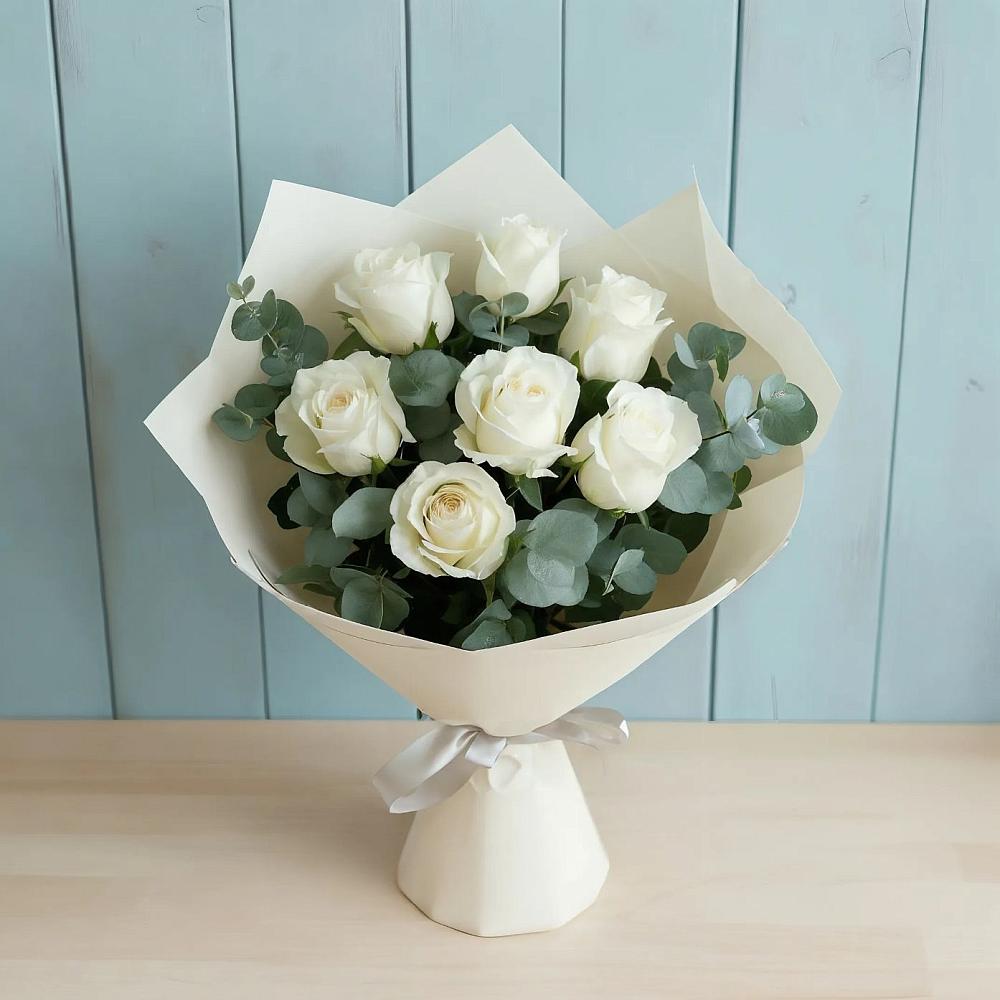 Букет Белые розы в Эвкалипте в Енисейске