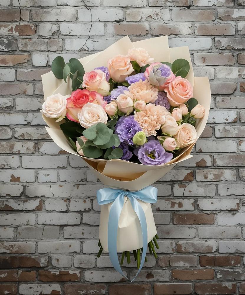 Букет цветов из: Розы, Лизиантусы и Гвоздики в Енисейске