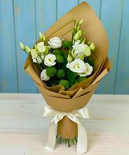 Букет цветов из:  Хризантемы и Лизиантусы в Енисейске