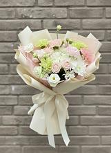 Букет цветов из:  Гвоздики, Розы, Лизиантусы и Хризантемы в Енисейске