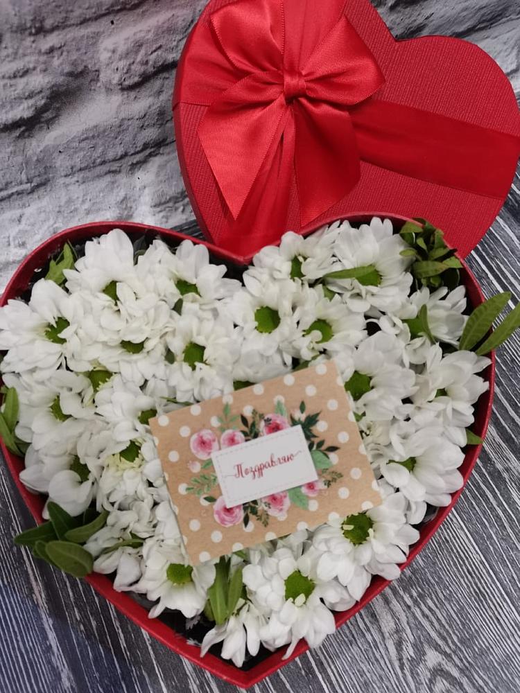 Цветочная композиция из Хризантемы в виде сердца в Енисейске