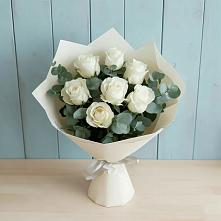Букет Белые розы в Эвкалипте в Енисейске