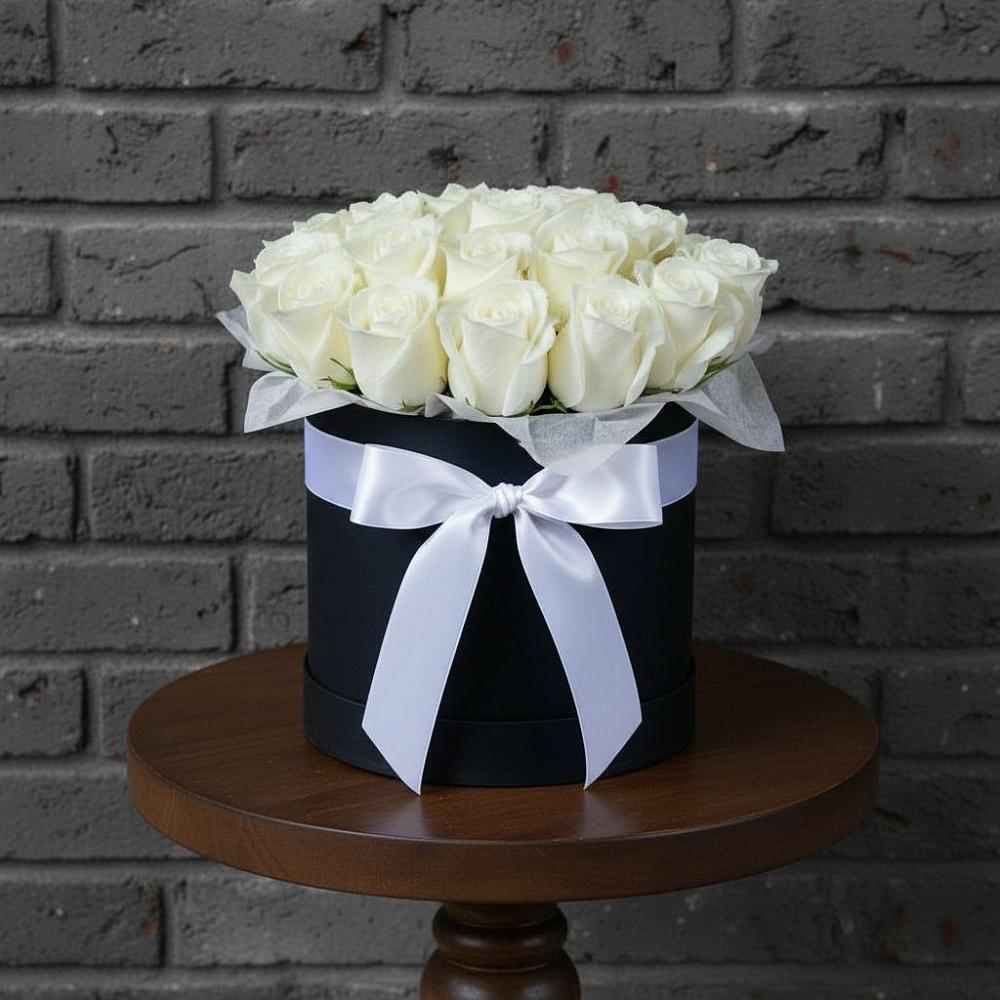 Цветочная композиция из Розы в шляпной коробке в Енисейске