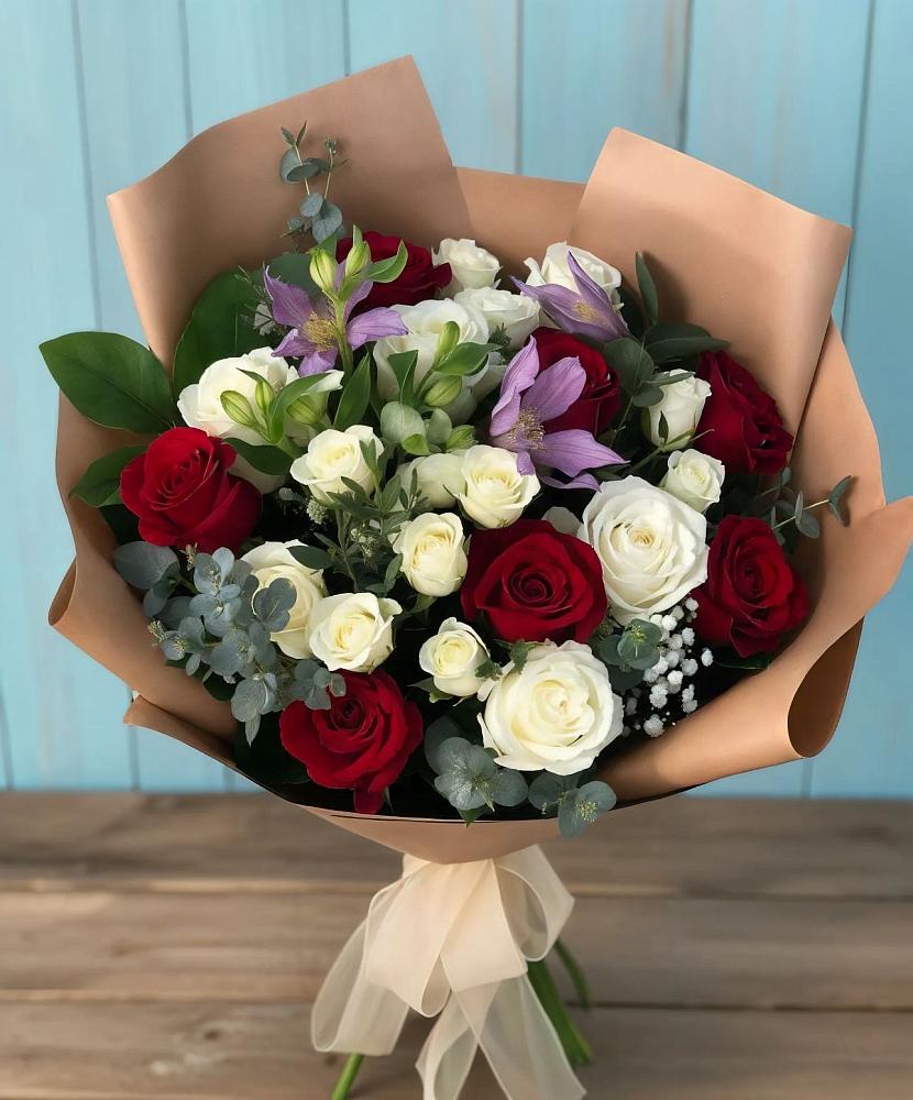 Букет цветов из: Розы и Альстромерии в Енисейске