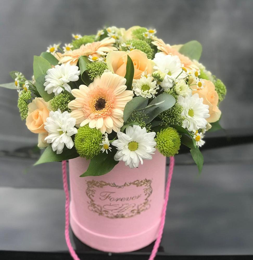 Цветочная композиция из Розы, Герберы и Хризантемы в шляпной коробке в Енисейске