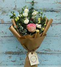 Букет цветов из:  Розы и Лизиантусы в Енисейске