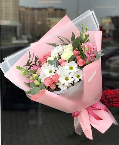 Букет цветов из: Розы, Лизиантусы и Хризантемы в Енисейске