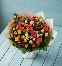 Букет Микс из разноцветных кустовых роз в Енисейске