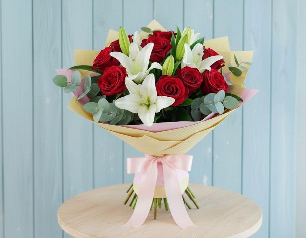 Букет цветов из: Лилии и Розы в Енисейске